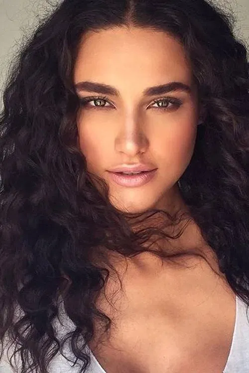 Débora Nascimento profile