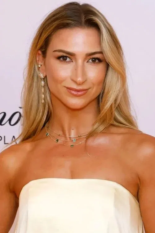 Daniella Karagach profile