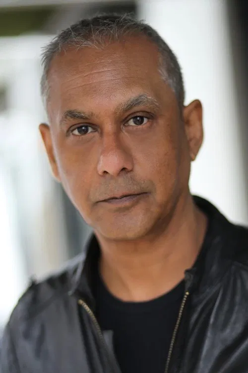 Gordon Warnecke profile