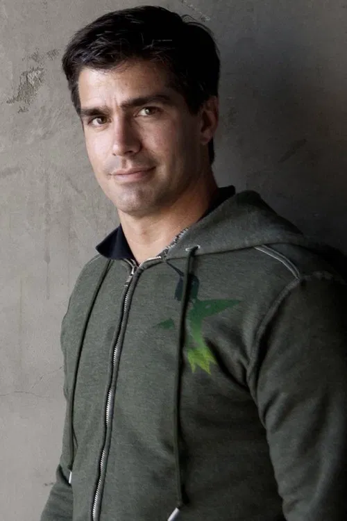 Loni Peristere profile