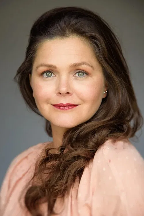 Estelle Long profile