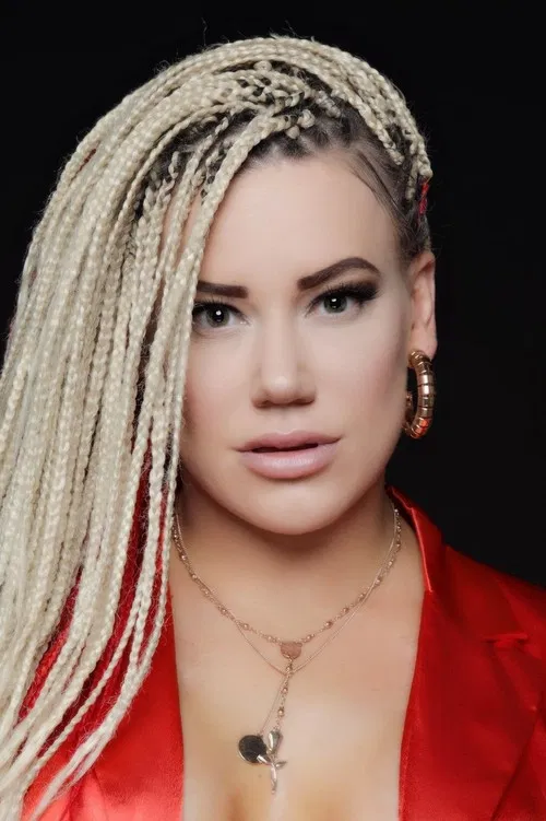 Kira Hennigan profile