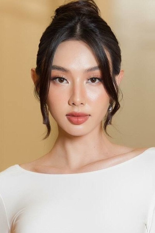 Nguyễn Thúc Thùy Tiên profile