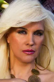 Loly Alvarez profile