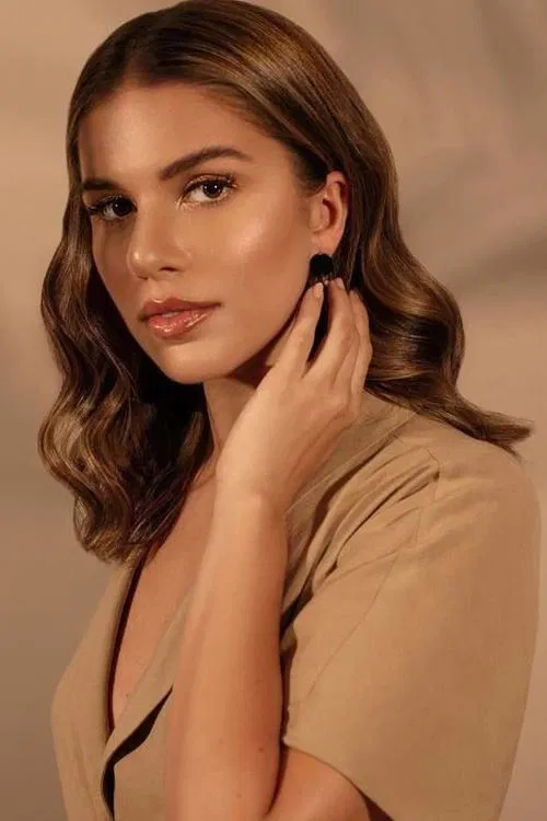 Lara Iskandar profile