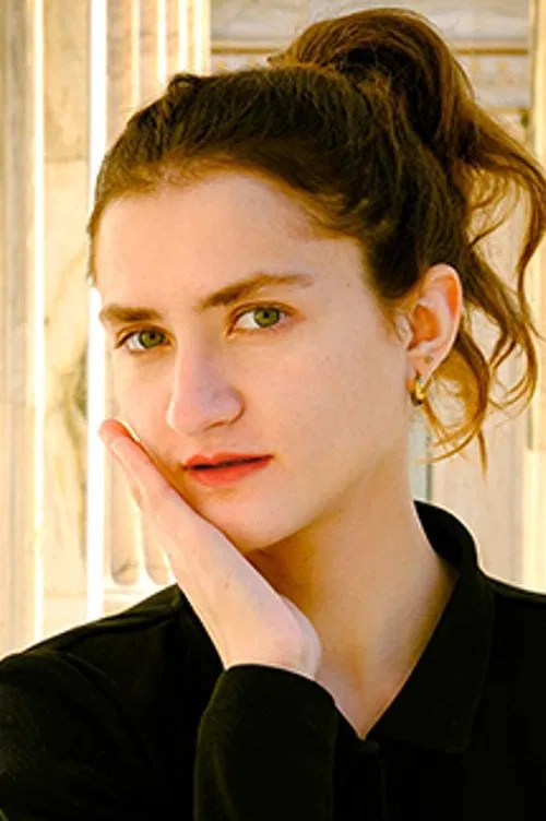 Io Latousaki profile