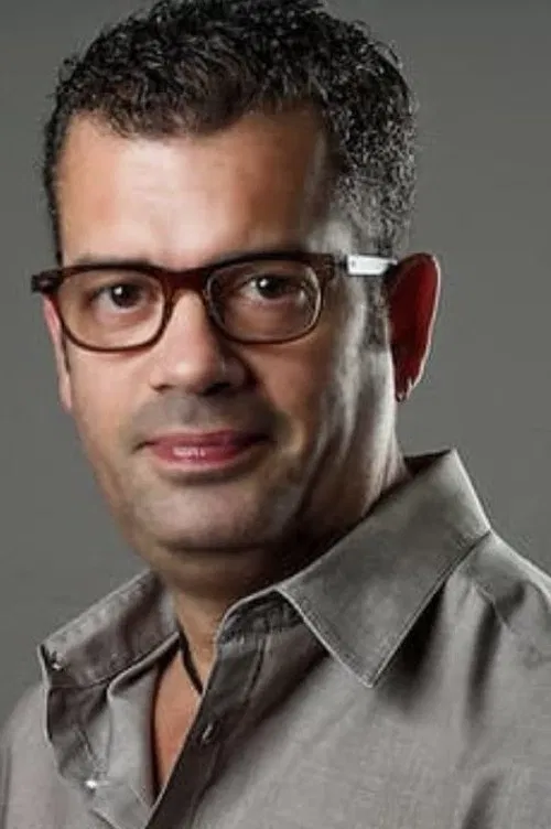 Roger Zayas-Bazán profile