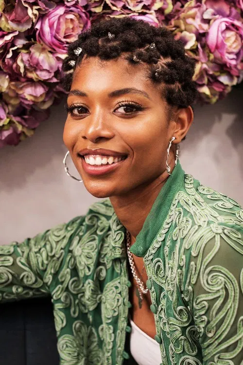 Savanna Small profile