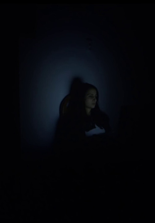 În care eroina se ascunde și apoi are parte de o întâlnire neașteptată poster