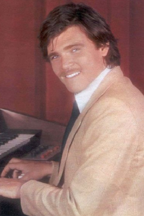 Mircha Carven profile