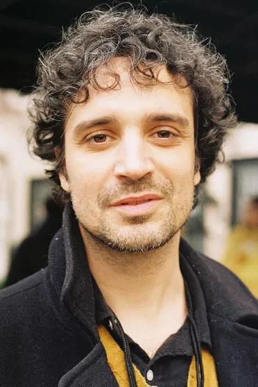 Fabrizio Moretti profile