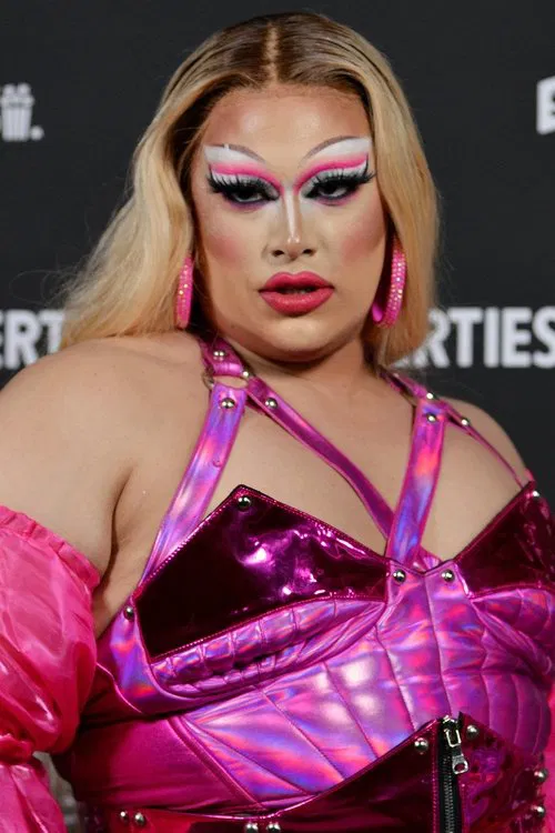 Salina EsTitties profile