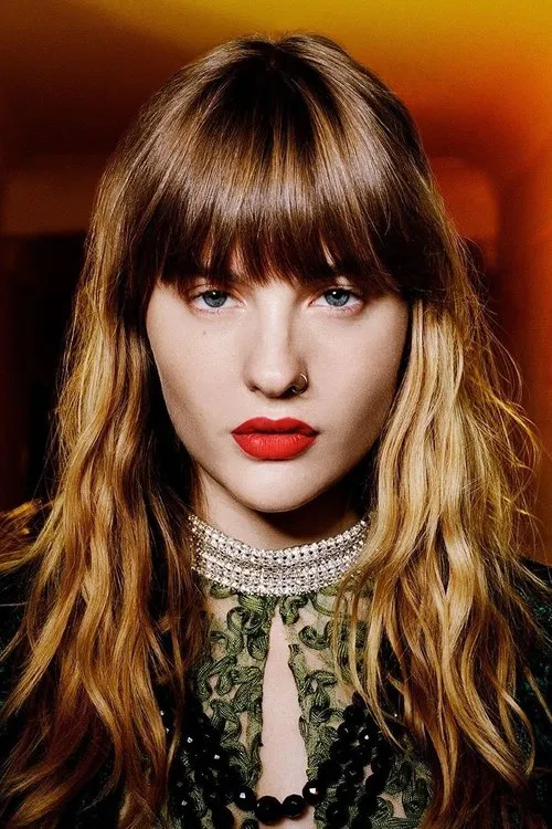 Victoria De Angelis profile