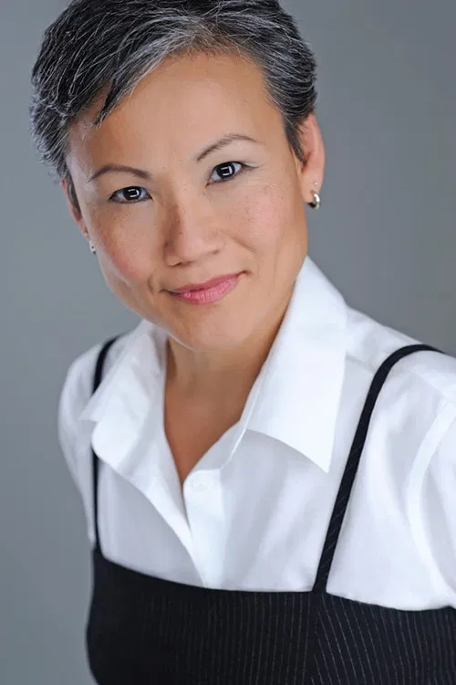 Monique Holt profile