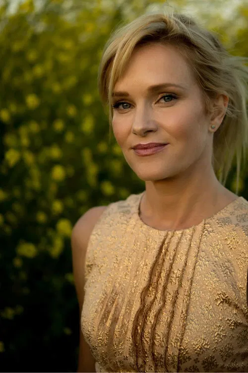 Nicholle Tom profile