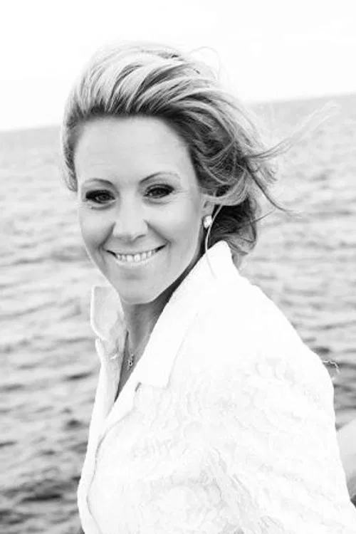 Anna Elizabeth James profile