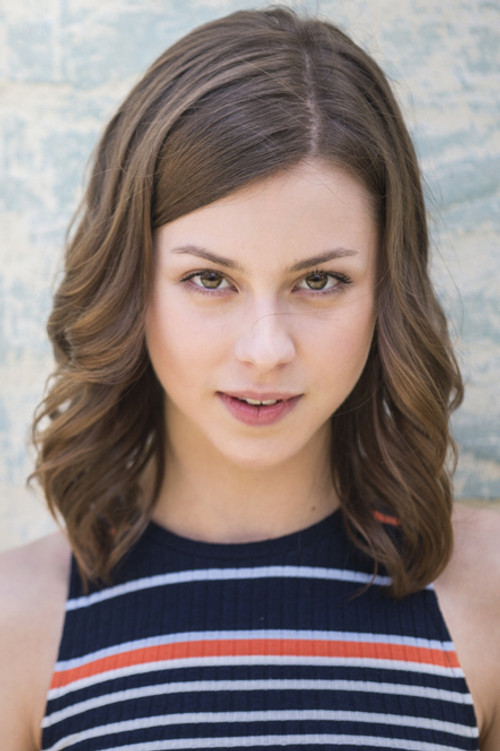 Laura Döbrösi profile