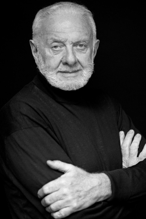 Leslie Linder profile