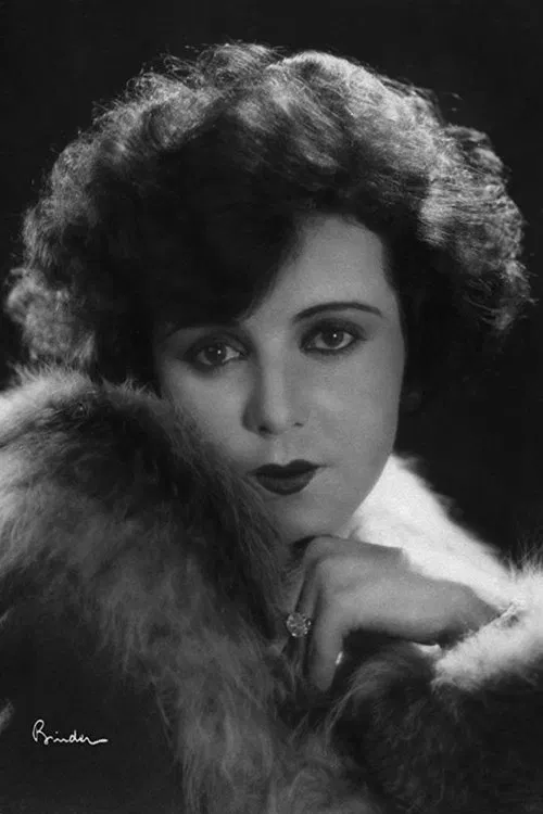 Elisabeth Pinajeff profile