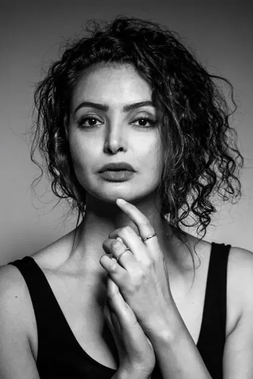 Amira Derouiche profile