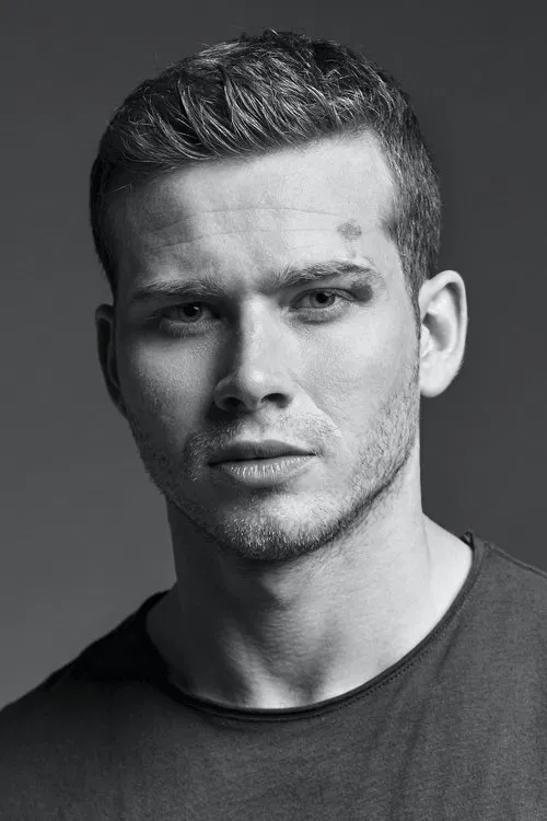 Oliver Stark profile