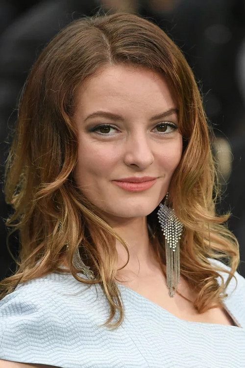 Dakota Blue Richards profile