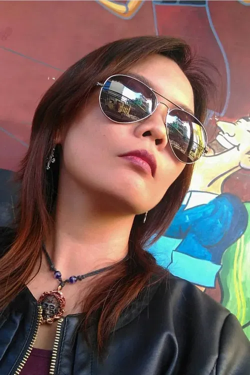 Chloe Veloso profile