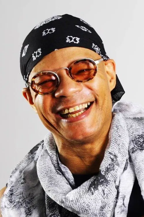 Fernando Saunders profile