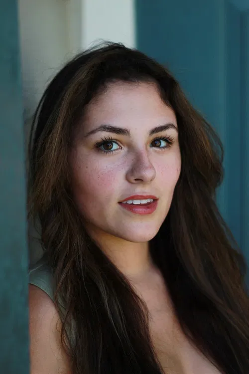 Tess Therrien profile