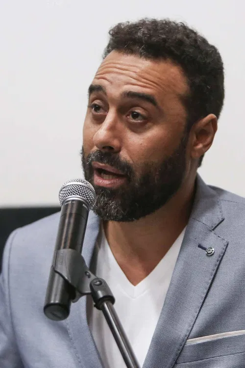 Arí Maniel Cruz profile