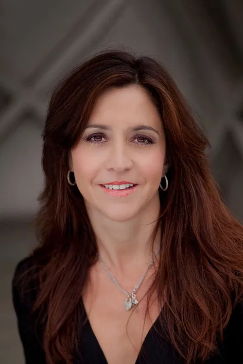 Antonia Bogdanovich profile