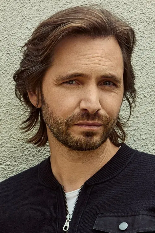 Aaron Stanford profile