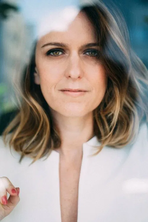 Emannuelle Junqueira profile