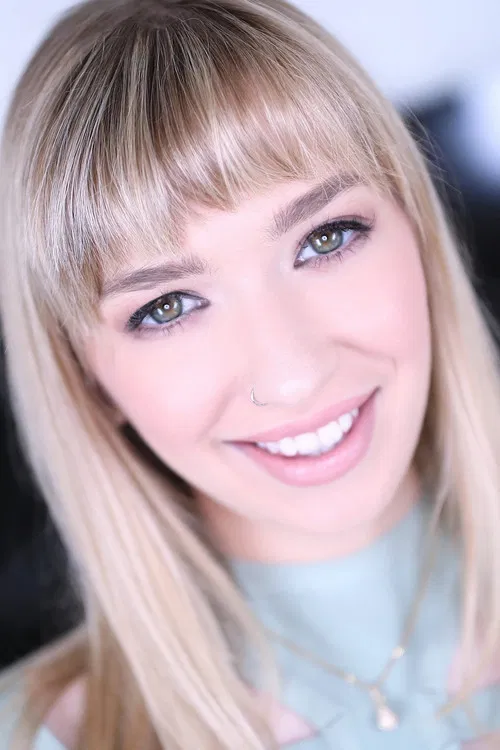 Mackenzie Moss profile