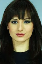 Nur Tüzün profile