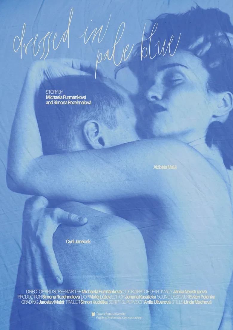 V bleděmodré oblečeni poster background