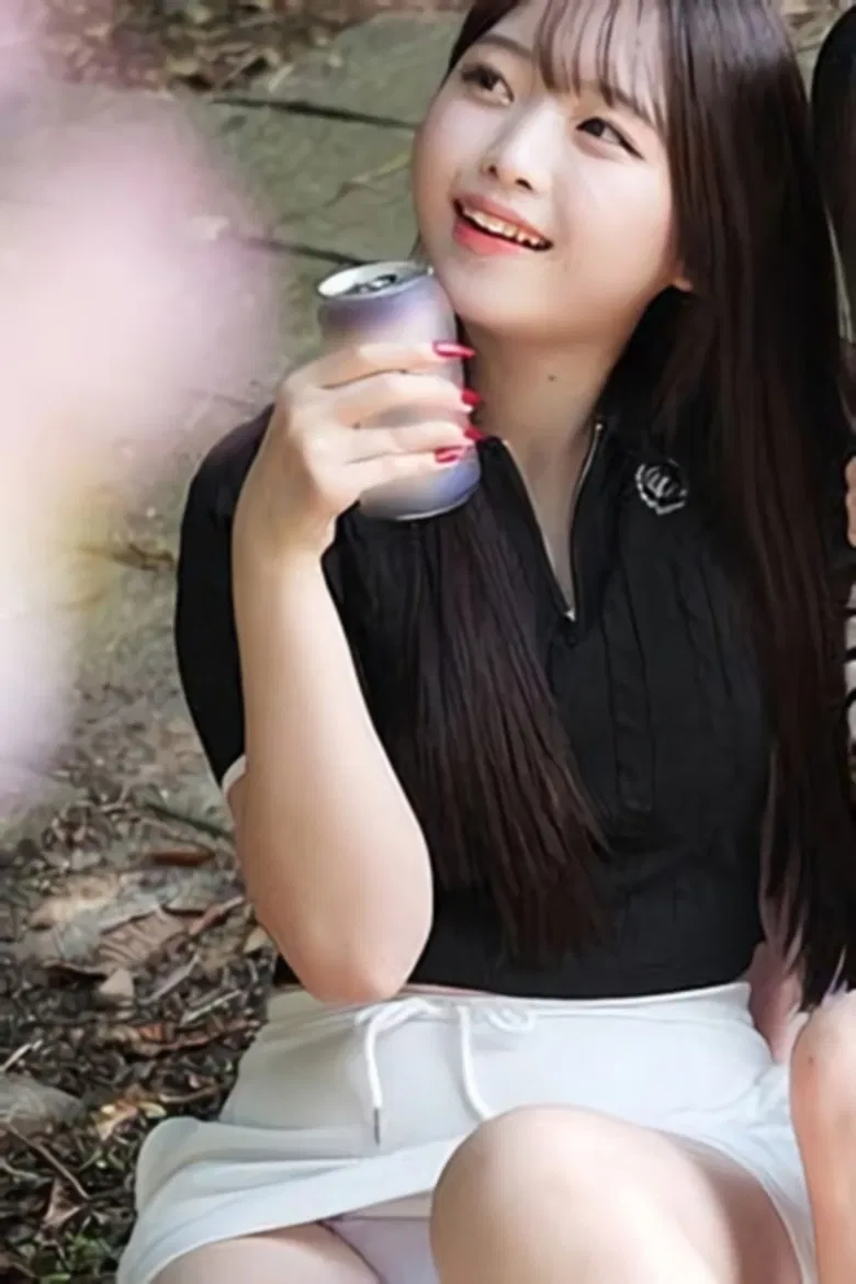 Rさん poster background