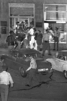 Todorov - Ein Gangster Film poster background