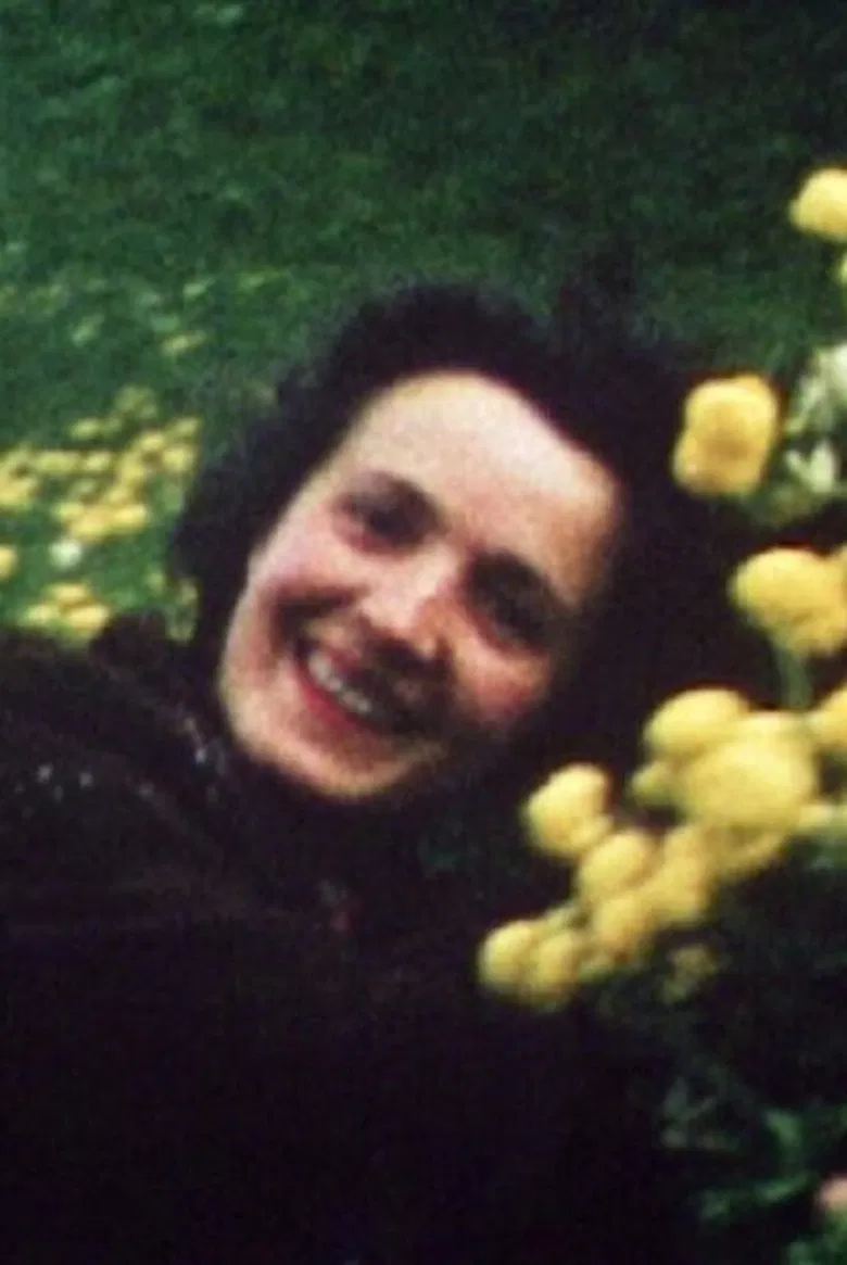 Renée R. : Lettres retrouvées poster background