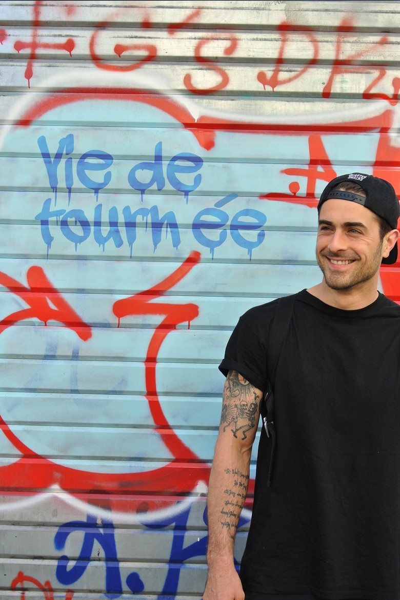 Vie de tournée poster background