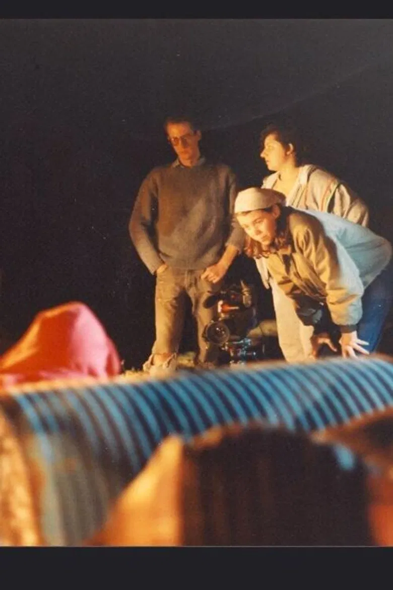 Los pasos en la habitación poster background