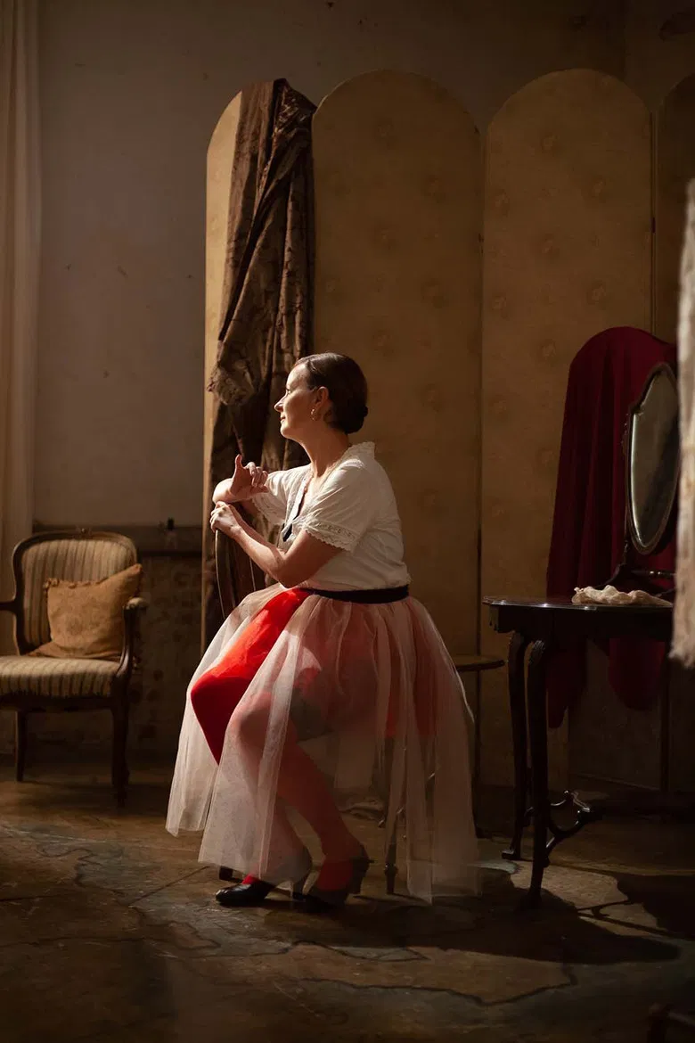 La Traviata poster background