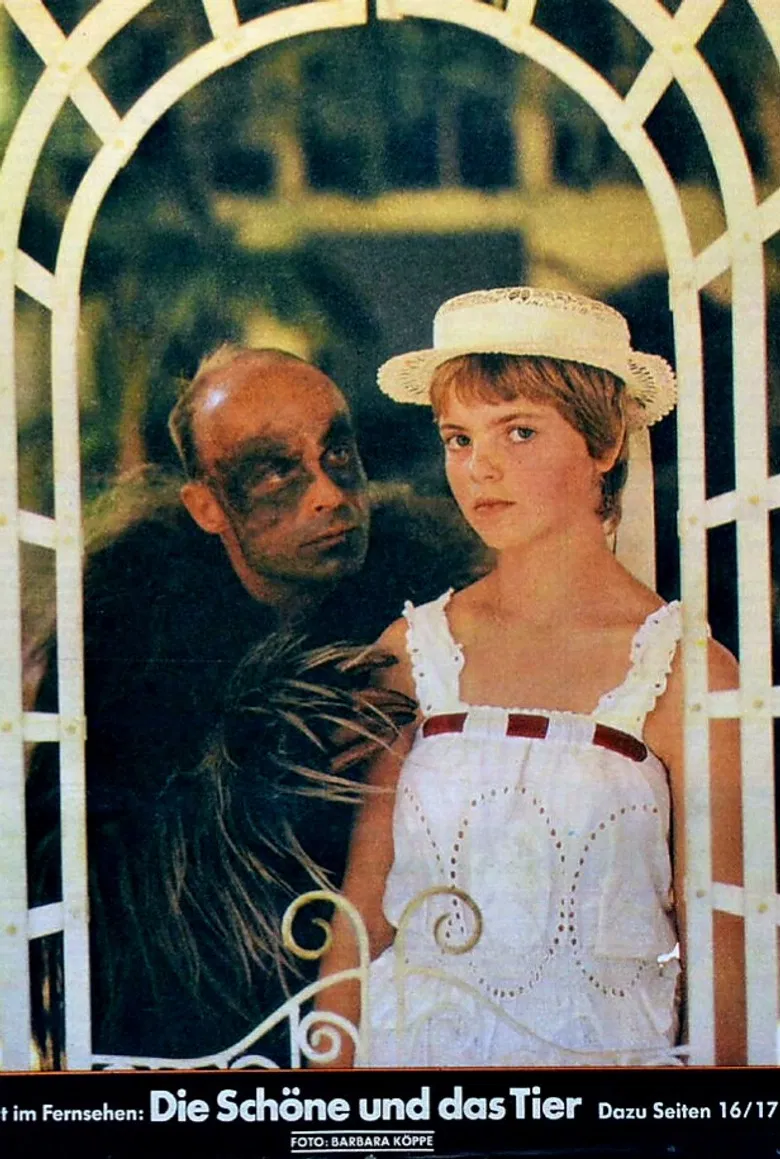 Die Schöne und das Tier poster background