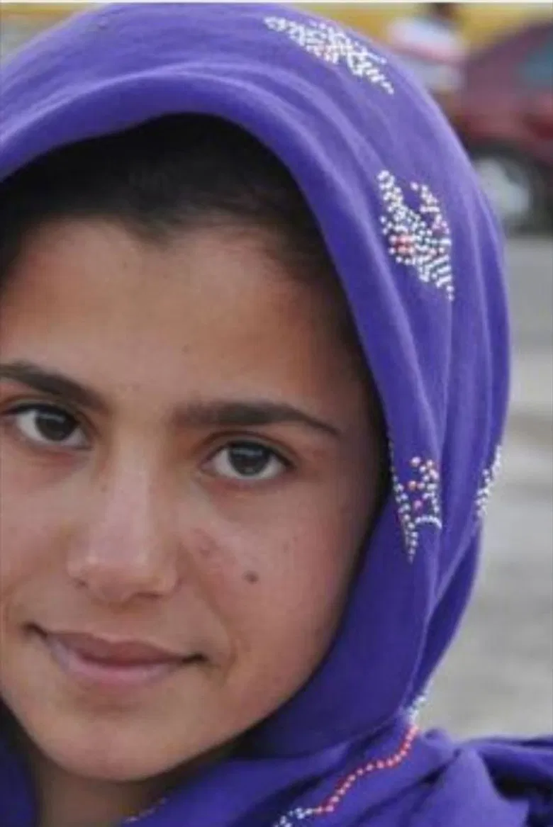 Το Θολό Ποτάμι του Μπασίρ poster background