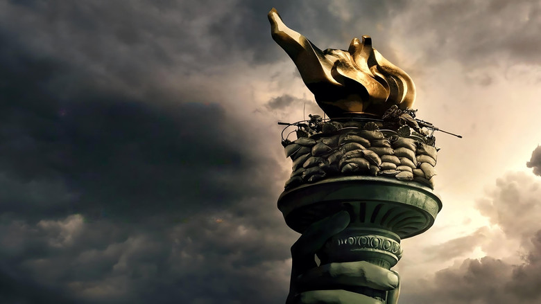 Kirsten Dunst as Lee photographing a conflict zone