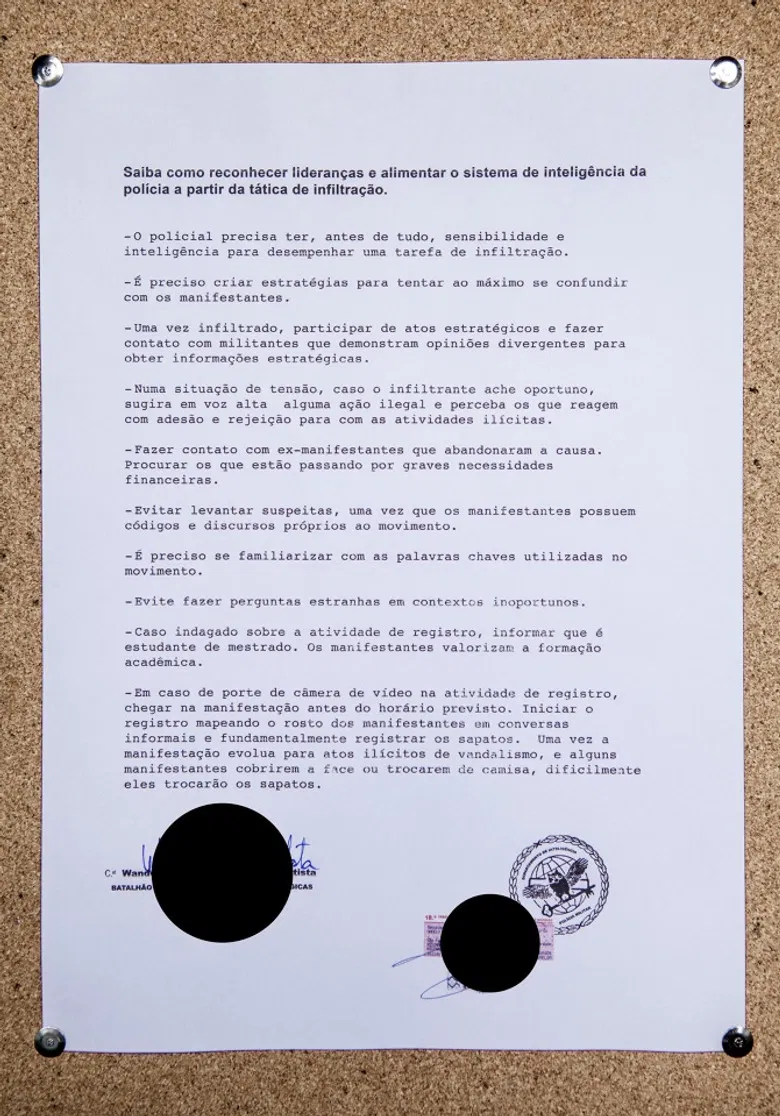 Não é Sobre Sapatos poster background