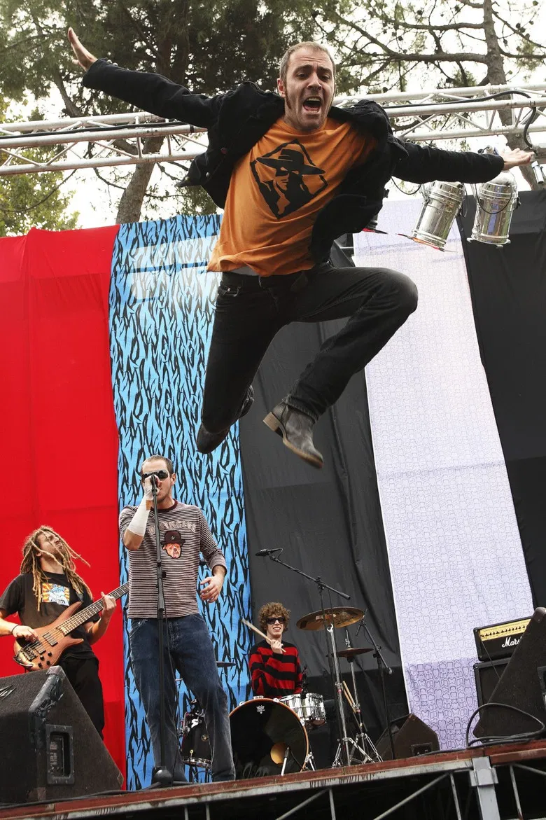 Non pensarci – La serie poster background