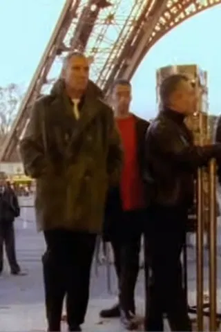 Un Monde Parfait poster background